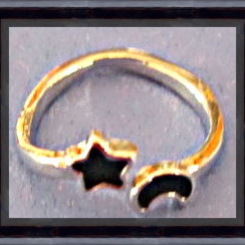Silver Tone Moon / Star Design Ring Size 6.25